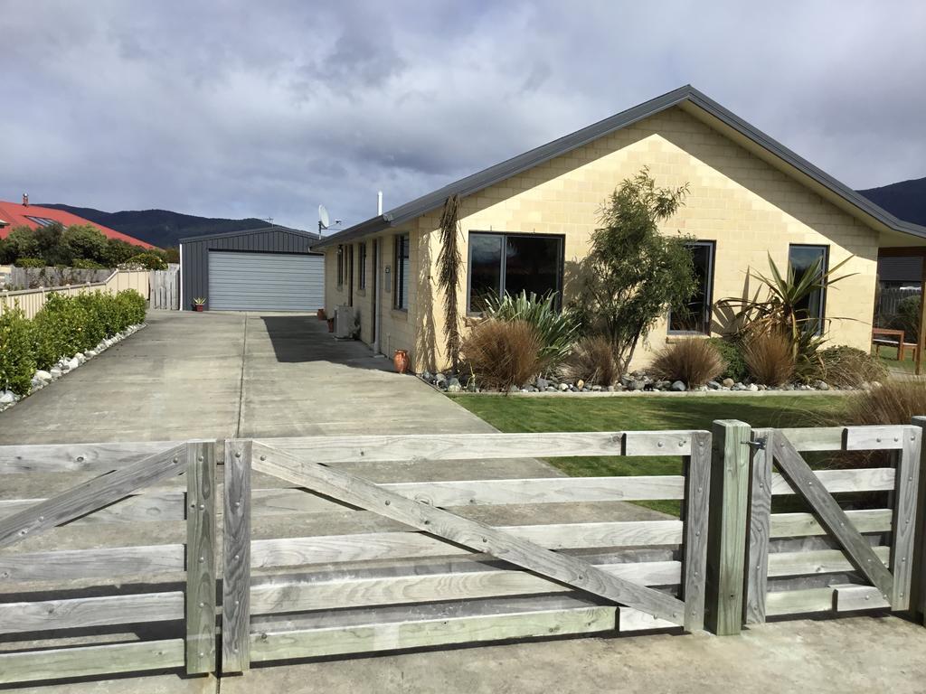 Ti Kouka Villa Te Anau Exteriör bild